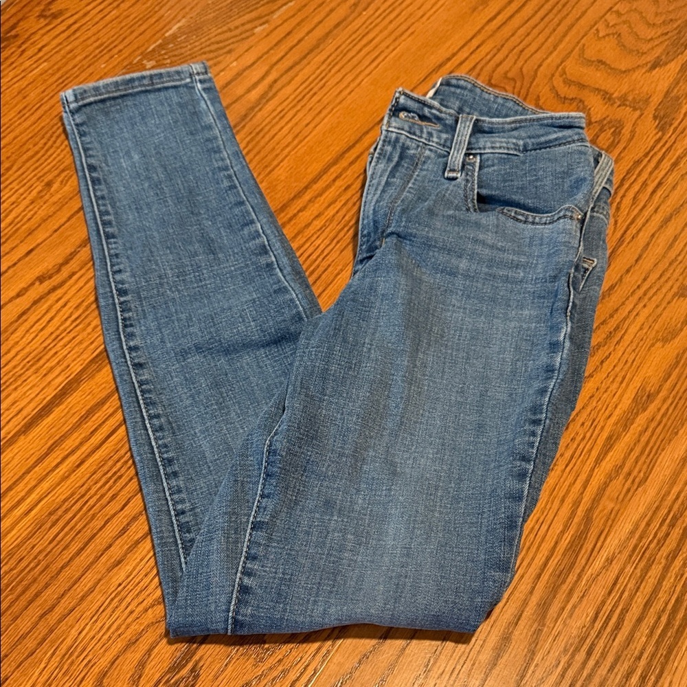 Levi's Women's High Rise Skinny Jeans in Blue‎ Sz 25 Classic Minimalist